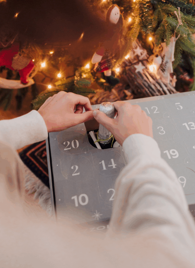 alt=Casella del calendario Advent Bio con bottiglia di vino biologico